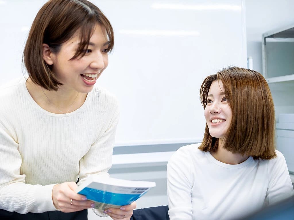 補助金の活用について相談する様子